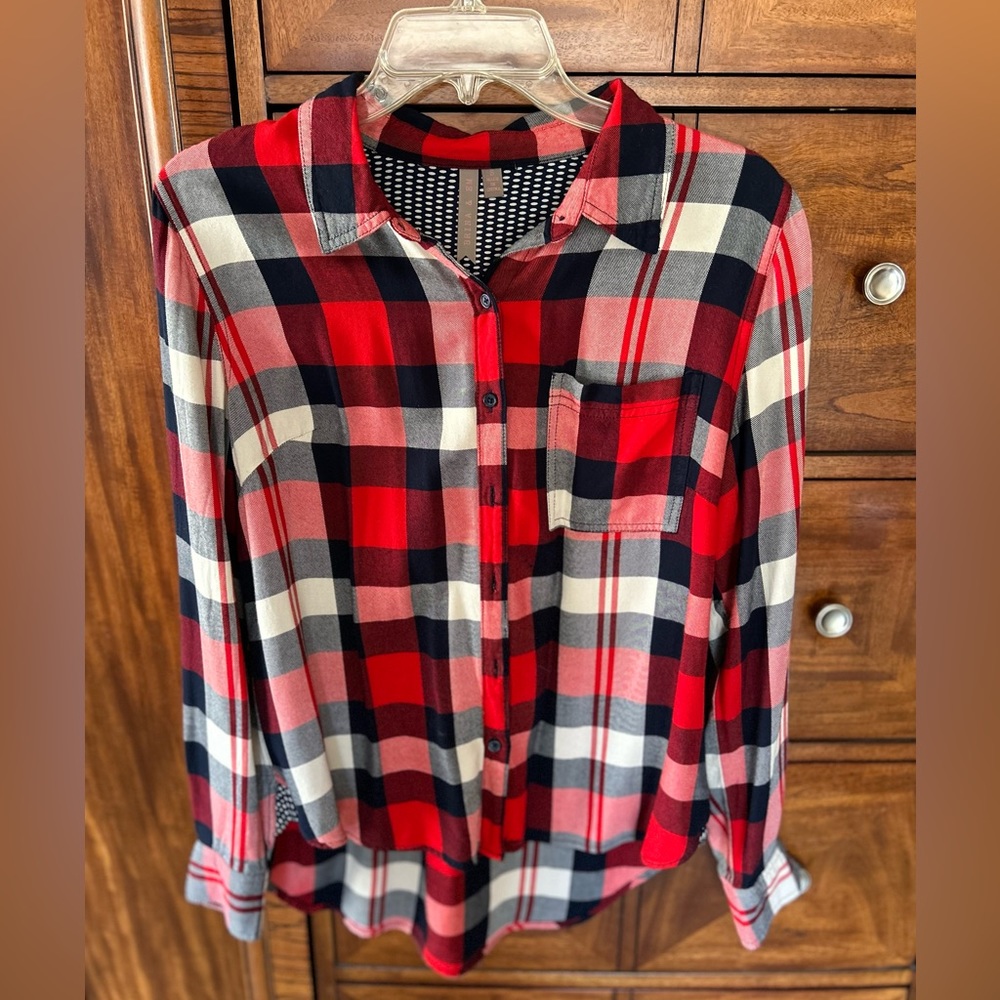 Lightweight plaid long sleeve